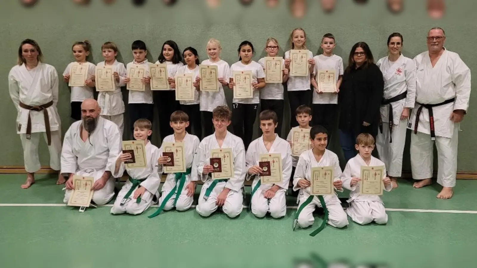 1. von links Verena Zenunaj. 1. von rechts Thomas Sporleder, 2. von rechts Imke Wingrat, 3. von rechts Jasmin Arneke. (Foto: privat)