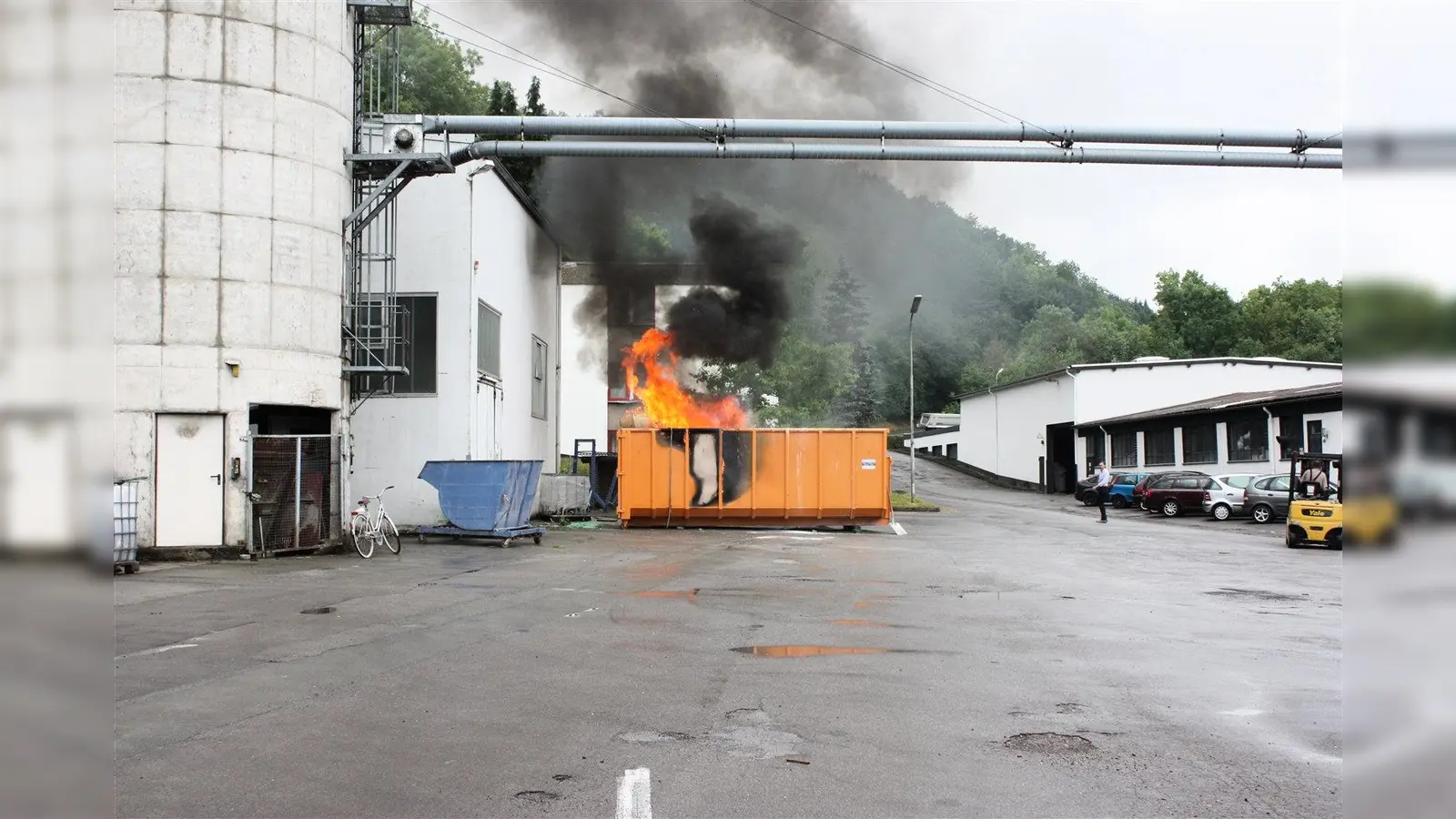 Containerbrand in Dalhausen. (Foto: Foto: Polizei)