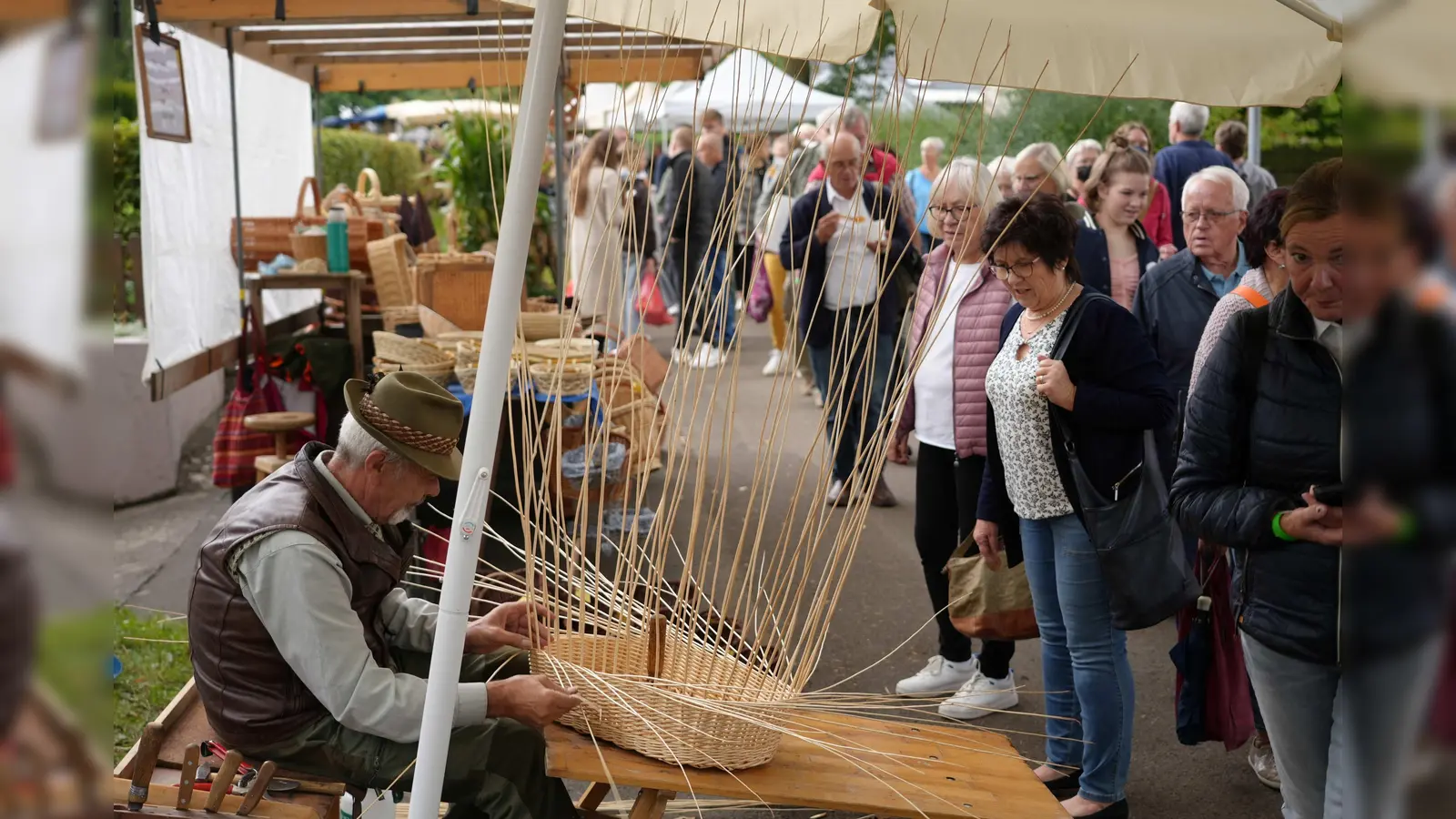 Auf dem Bauernmarkt gibt es auch Handwerkskunst. (Foto: privat)