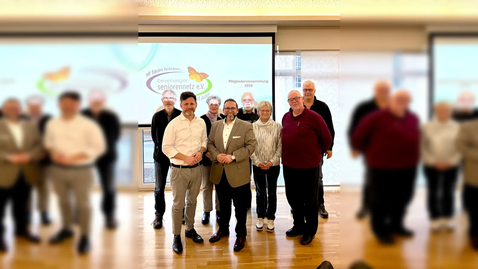 Der neue Vorstand Mario Pape, Bürgermeister Tino Wenkel, Cornelia Vogl, Amr Akel, Serge Oldenbourg, Irene Alberding, Uwe Neumann, Bernwald Menge (Foto: Seniorennetz)