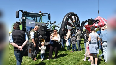 Beim Hoffest Klare in Bühne konnten große Maschinen besichtigt werden.  (Foto: Barbara Siebrecht)