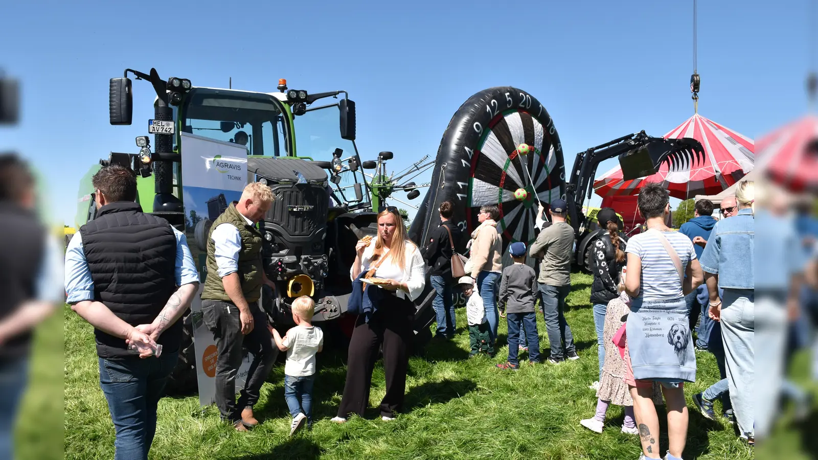 Beim Hoffest Klare in Bühne konnten große Maschinen besichtigt werden.  (Foto: Barbara Siebrecht)