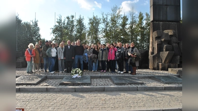 Kranzniederlegung am Holocaust-Mahnmal in Auschwitz-Birkenau. (Foto: privat)