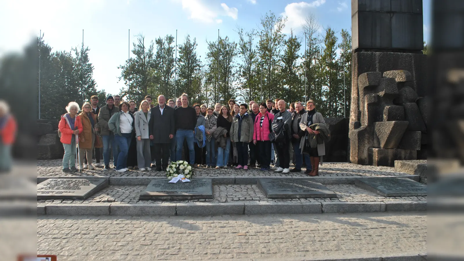 Kranzniederlegung am Holocaust-Mahnmal in Auschwitz-Birkenau. (Foto: privat)
