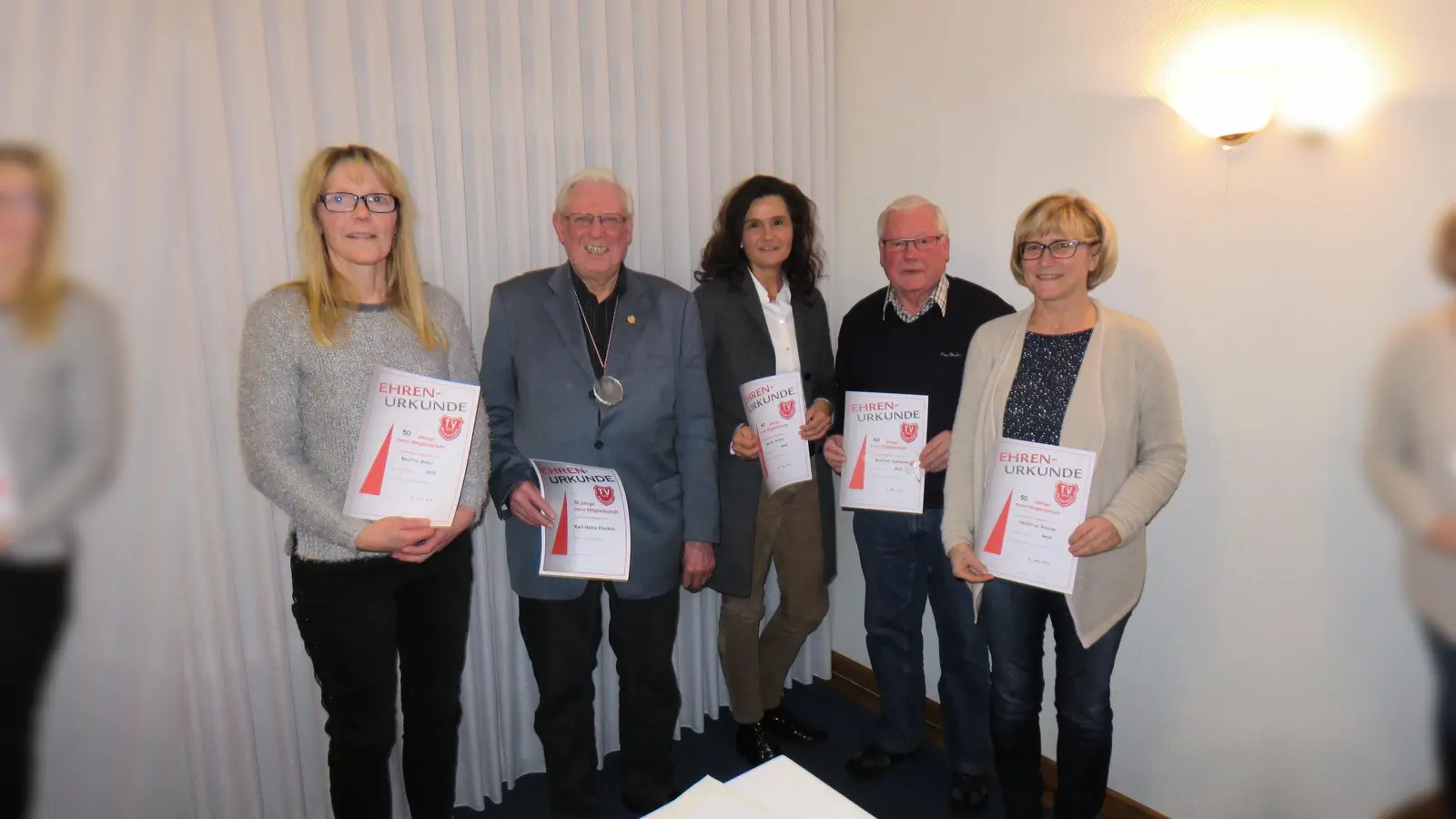 Bereits seit vielen Jahrzehnten dem Turnverein treu: (v.l.) Beatrix Böker (50 Jahre), Karl-Heinz Dierkes (70 Jahre), Marion Grimm (40 Jahre), Manfred Suermann (60 Jahre) und Helmtrud Röseler (50 Jahre). (Foto: Foto: TV Dalhausen)