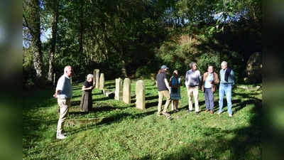 Besuch auf dem jüdischen Friedhof Lauenförde. (Foto: privat)