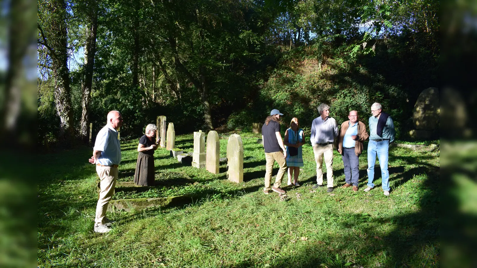 Besuch auf dem jüdischen Friedhof Lauenförde. (Foto: privat)