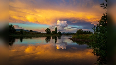 Sonnenuntergang an der Weser bei Holzminden. (Foto: M. Heitmann)