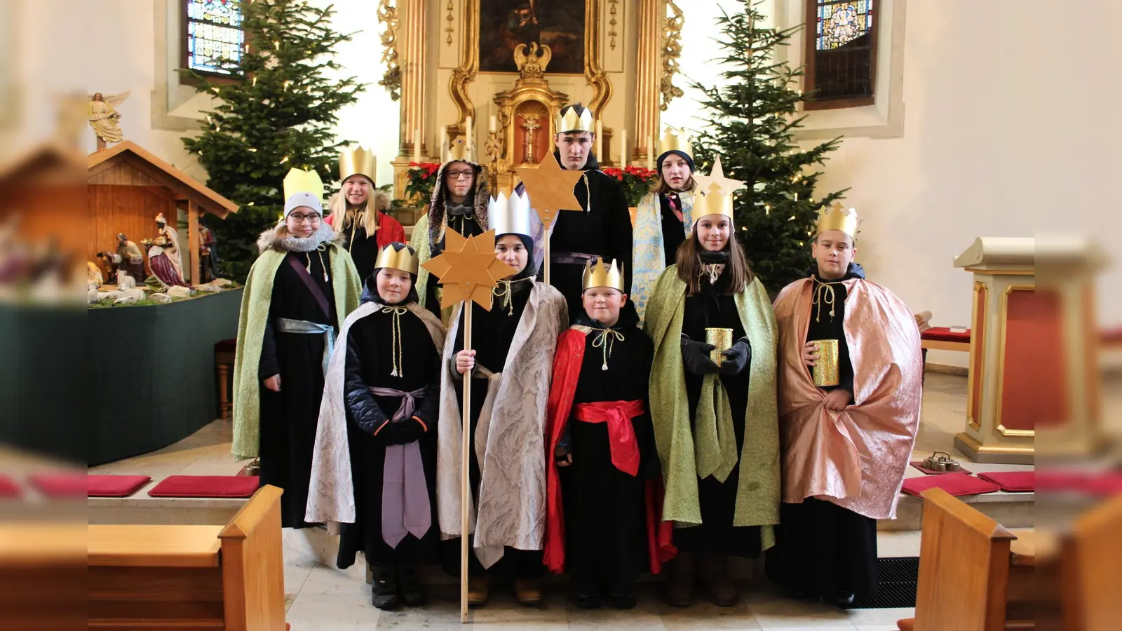 Die Sternsinger in der Drenker Kirche. (Foto: Foto: Jünemann)