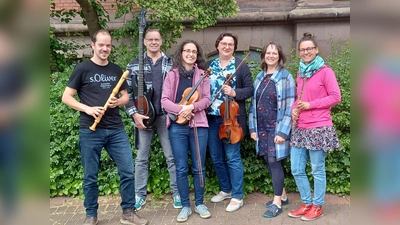 Freuen sich auf das bevorstehende Lehrerkonzert: Julian Schmitz, Andreas Piper, Anina Dohrmann, Klaudia Knapp, Larissa Andrejewski und Kristina Mengersen (v. l.) (Foto: Musikschule Höxter / Stadt Höxter)