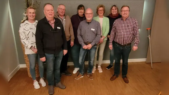 V.l.: Tanja Müller (vom KV Höxter), Peter Bierwirth (Vorsitzender KV Höxter), Ulrich Schwarte (Kassierer KV Höxter), Petra Elberg-Reineke, Frank Franke (Geschäftsführer KV Höxter), Cordula Noltensmeier, Marianne Bolze und Ditmar Baske. Es fehlt: Reinhard Sander, Schriftführer KV Höxter (Foto: privat)