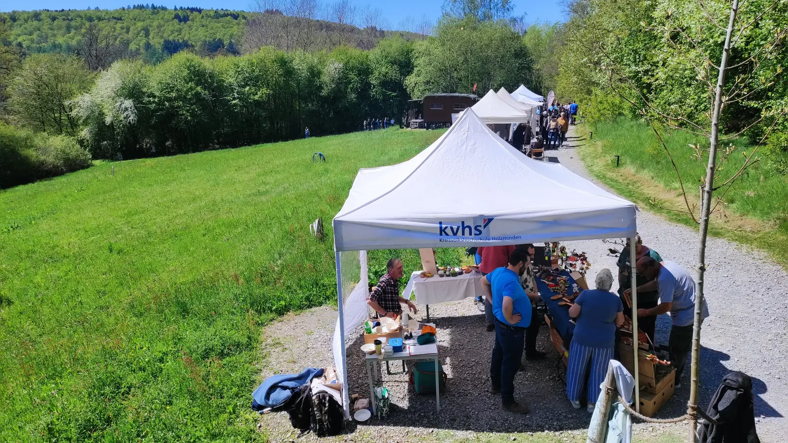Marktstände im ErlebnisWald Solling. (Foto: Touristik-Information Uslar)