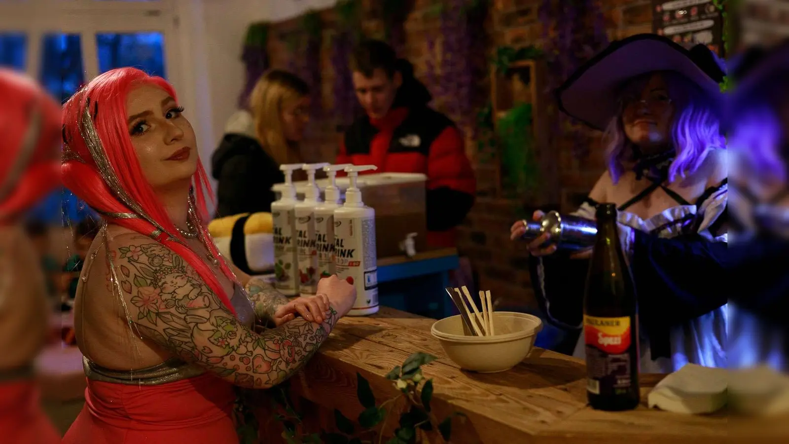 Felori freut sich im Maid-Café auf das leckere Curry-Udon. (Foto: Stadt Höxter)