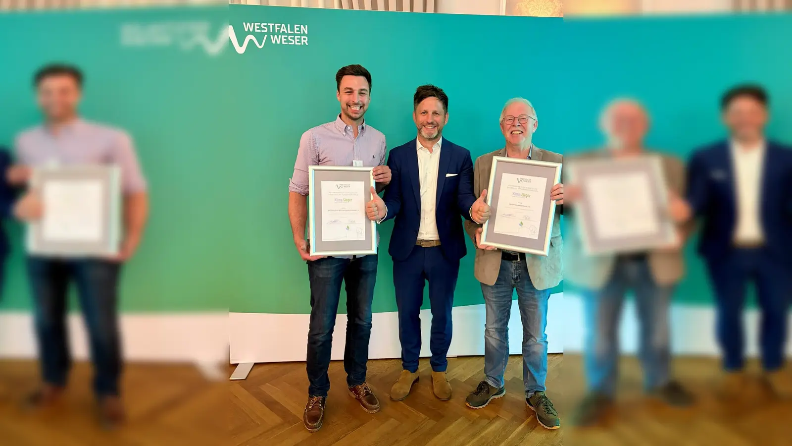 V.l.: Florian Derenthal (Tietelsen), Bürgermeister Tino Wenkel und Willi Mikus (Drenke). (Foto: Stadt Beverungen)