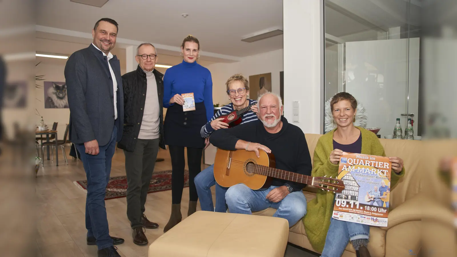 Freuen sich auf den Start der neuen Veranstaltungsreihe (v.l.): Bürgermeister Torben Busse, Jochen Wenigmann (Vorsitzender des Quartiersvereins), Kirsten Köster (Quartiersmanagerin), Christel Frank und Michael Störmer (Kulturforum) und Lea Badofsky (Quartiersmanagerin). (Foto: Stefan Bönning)