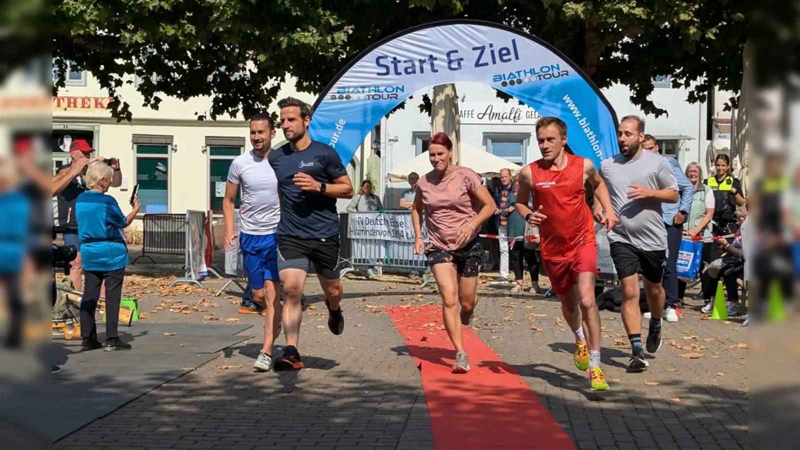 Mit Kati Wilhelm war der Promi-Lauf des 6. Citybiathlon Holzminden hochkarätig besetzt. (Foto: Stadtmarketing Holzminden GmbH)