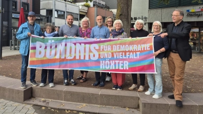 Treten für Demokratie und Vielfalt in Höxter ein (v.l.): Stefan Berg, Linda Papenberg, Tim Wendorff, Lydia Dabringhausen, Thomas Knopf, Barbara Fien, Dorothea Specht, Susanne Krekeler, Dagmar Fraune und Helmut Lensdorf. (Foto: privat)