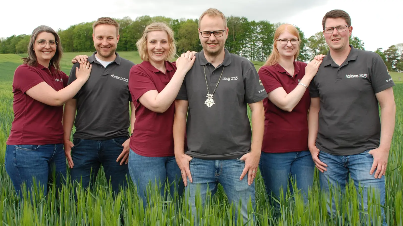 Seit dem Königschießen 2024 in Vorfreude auf das Fest (v. l.): Michaela und Jonas Gröne, Verena und Christoph Weber sowie Christina Sievers und Peter Haueisen. (Foto: privat)