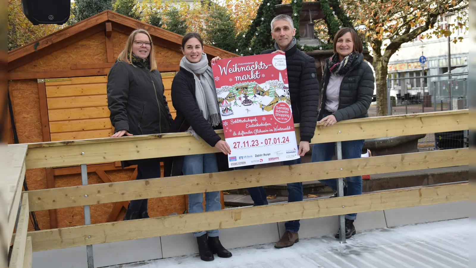 V.l.: Inga Schaper, Ann-Kathrin Otte, Matthias Kumlehn und Anja Beineke freuen sich bereits auf den Weihnachtsmarkt. (Foto: Marc Otto)