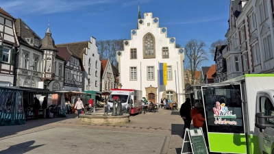 Der Wochenmarkt in Brakel (Foto: Stadt Brakel)