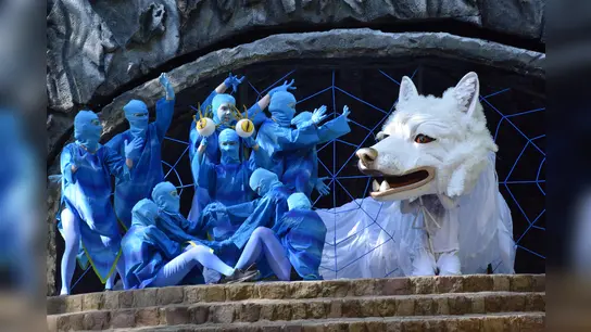 Monster Ygramul hat den Glücksdrachen Fuchur in ihrem Netz gefangen. (Foto: Marc Otto)