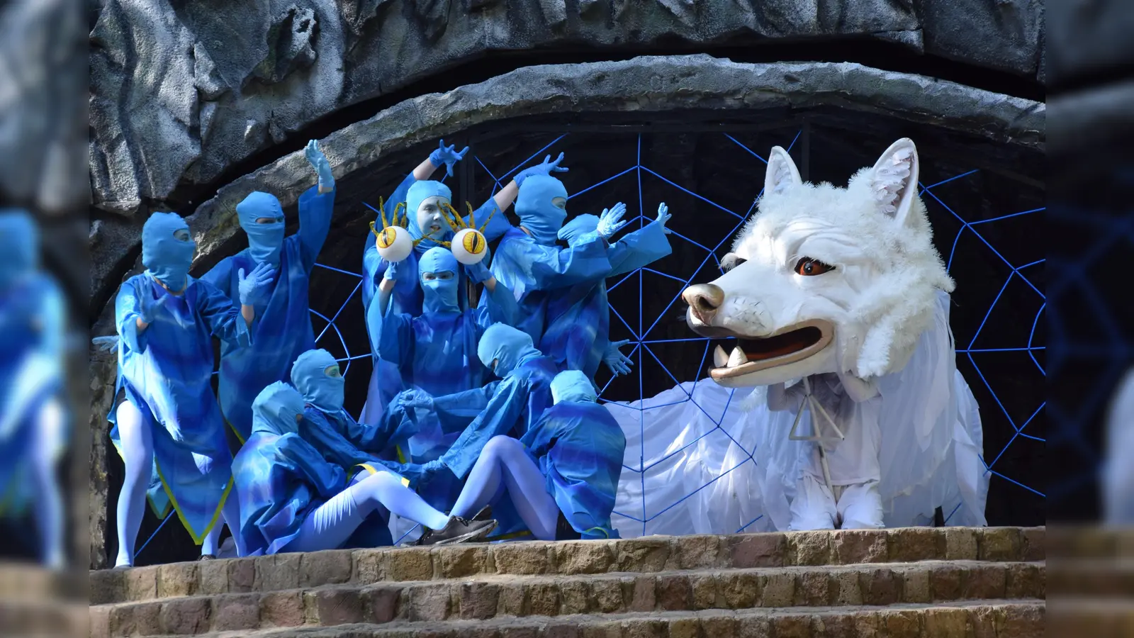 Monster Ygramul hat den Glücksdrachen Fuchur in ihrem Netz gefangen. (Foto: Marc Otto)