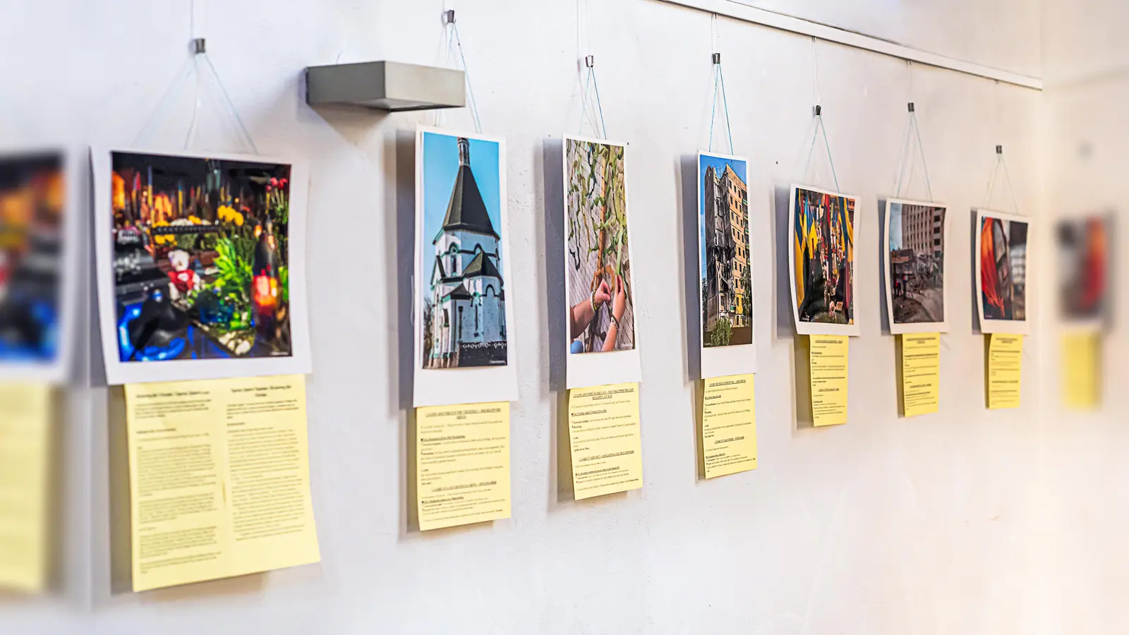 Fotoausstellung „Der Kreuzweg der Ukraine“ in der Kilianikirche. (Foto: Svitlana Khoda)
