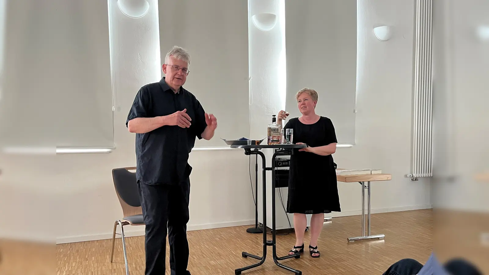 Eric T. Hansen und Astrid Ule lasen aus ihren Romanen.  (Foto: Julia Sürder)