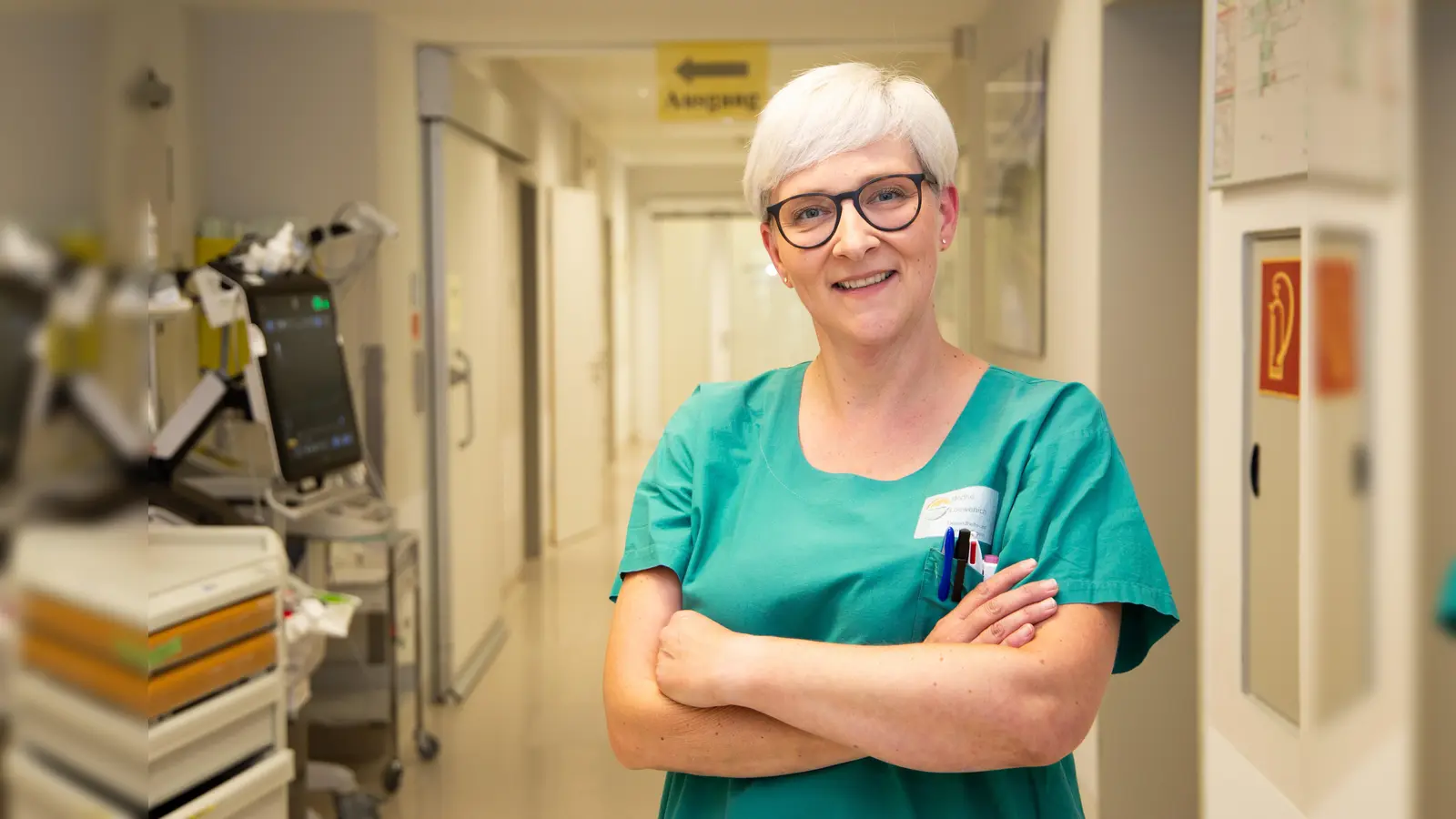 Dörthe Loewenich ist Pflegefachkraft für Intensivpflege und Anästhesie am St. Ansgar Krankenhaus der KHWE. Sie hat ihre Berufung darin gefunden, Menschen in ihren schwächsten Momenten zu unterstützen. (Foto: KHWE)