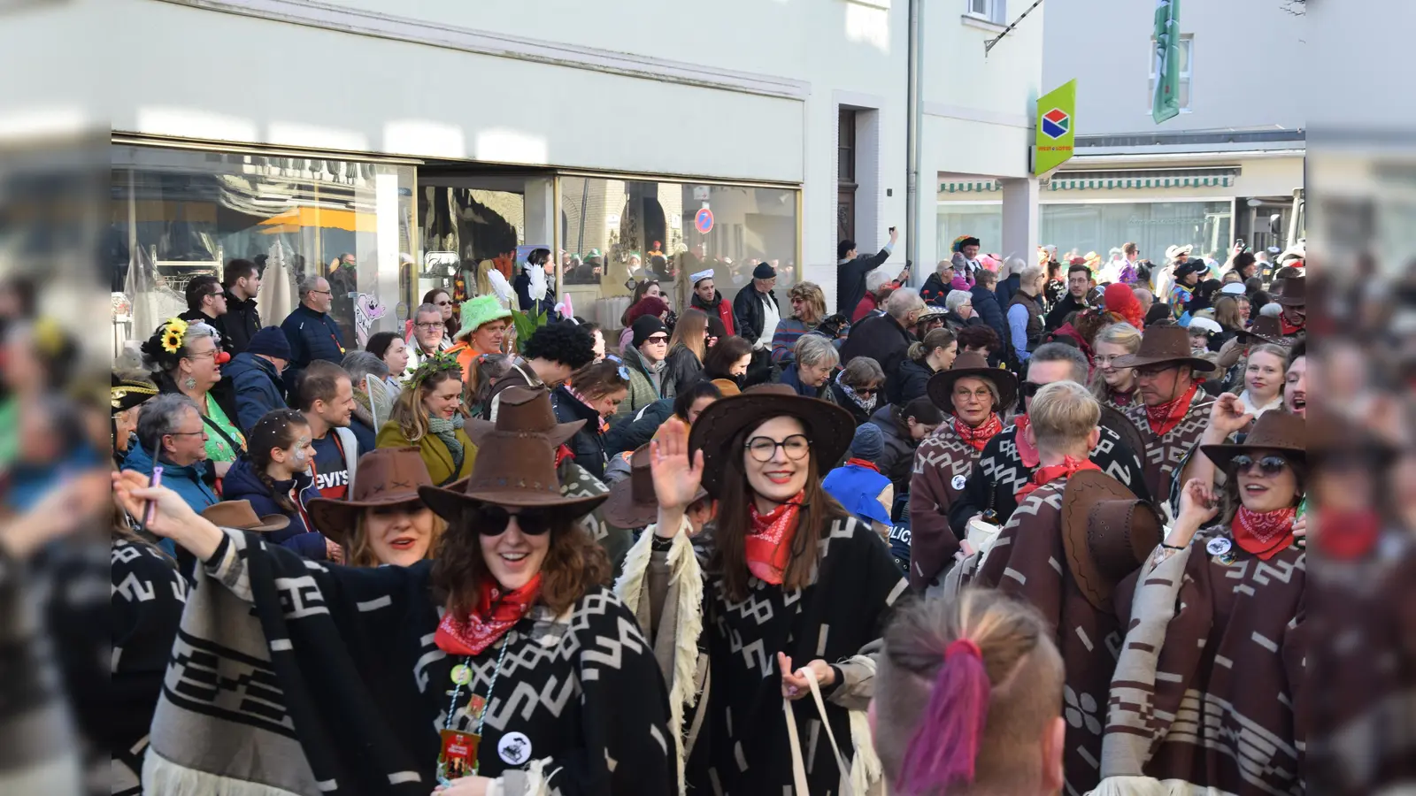 Auf Steinheims Straßen gings mal wieder besonders lustig zu. (Foto: Marc Otto)