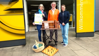 Auf die 14. Buch- und Spielebörse freuen sich (v.l.) Melanie Humborg, Ursula Niewöhner und Petra Nolte. (Foto: Doris Dietrich)