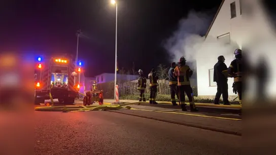 Rauchentwicklung aus dem Keller eines Mehrfamiliengebäudes . (Foto: AG Öffentlichkeitsarbeit des Löschzug Beverungen)