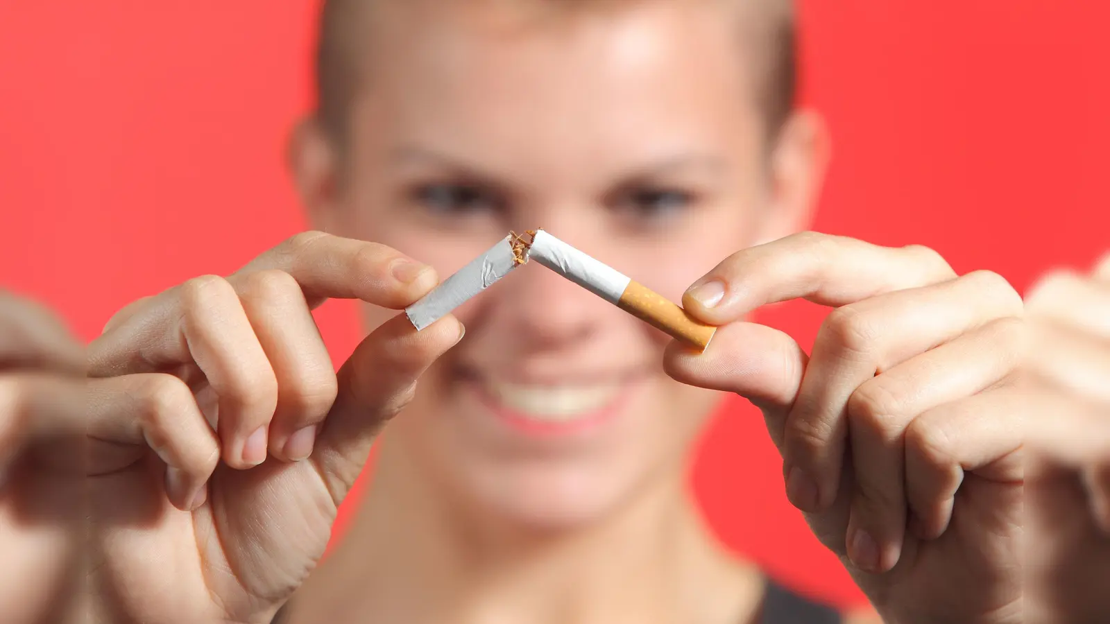 Noch bis zum 11. November sollten sich Schulklassen aus dem Kreis Höxter für das Nichtrauchen entscheiden und sich online zum Nichtraucherwettbewerb ‚Be Smart – Don’t Start‘ anmelden. (Foto: AOK/Colourbox/hfr.)