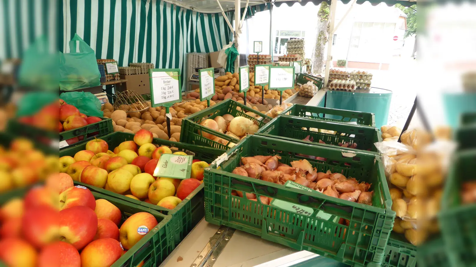 Frische Produkte vom Wochenmarkt.  (Foto: Stadt Beverungen )
