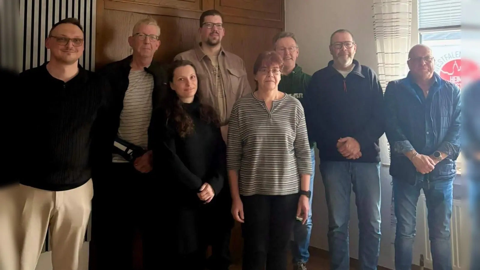 Der neue Vorstand des Spielmannszuges Lüchtringen (v. l.): Marcel Arens (1. Vorsitzender), Andreas Knoche, Franziska Klases, Christopher Knoche, Susanne Busche, Jürgen Böker, Bernd Heukrodt und Torsten Sander (2. Vorsitzender). (Foto: Spielmannszug Lüchtringen)