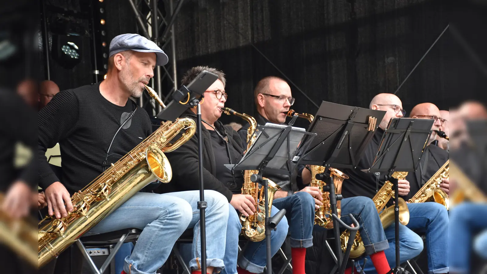 Die Bigband der Musikschule Höxter begeisterte bei Huxori, als nur ein ein Teil des vielfältigen Live-Musik Programms.  (Foto: Barbara Siebrecht)