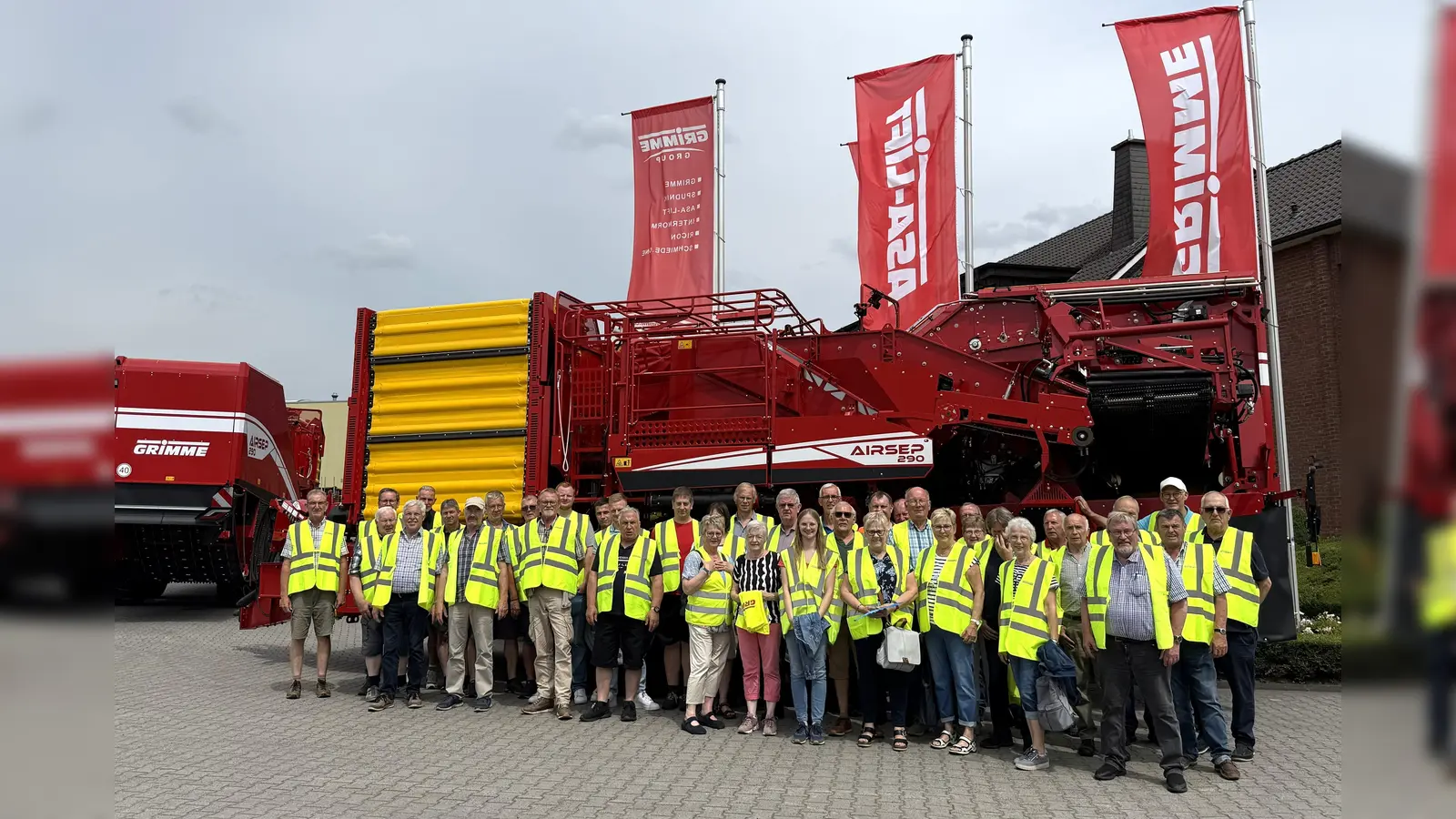 Die Reisegruppe war von der innovativen Technik beim Erntemaschinenhersteller Grimme beeindruckt.  (Foto: Georg Gievers)
