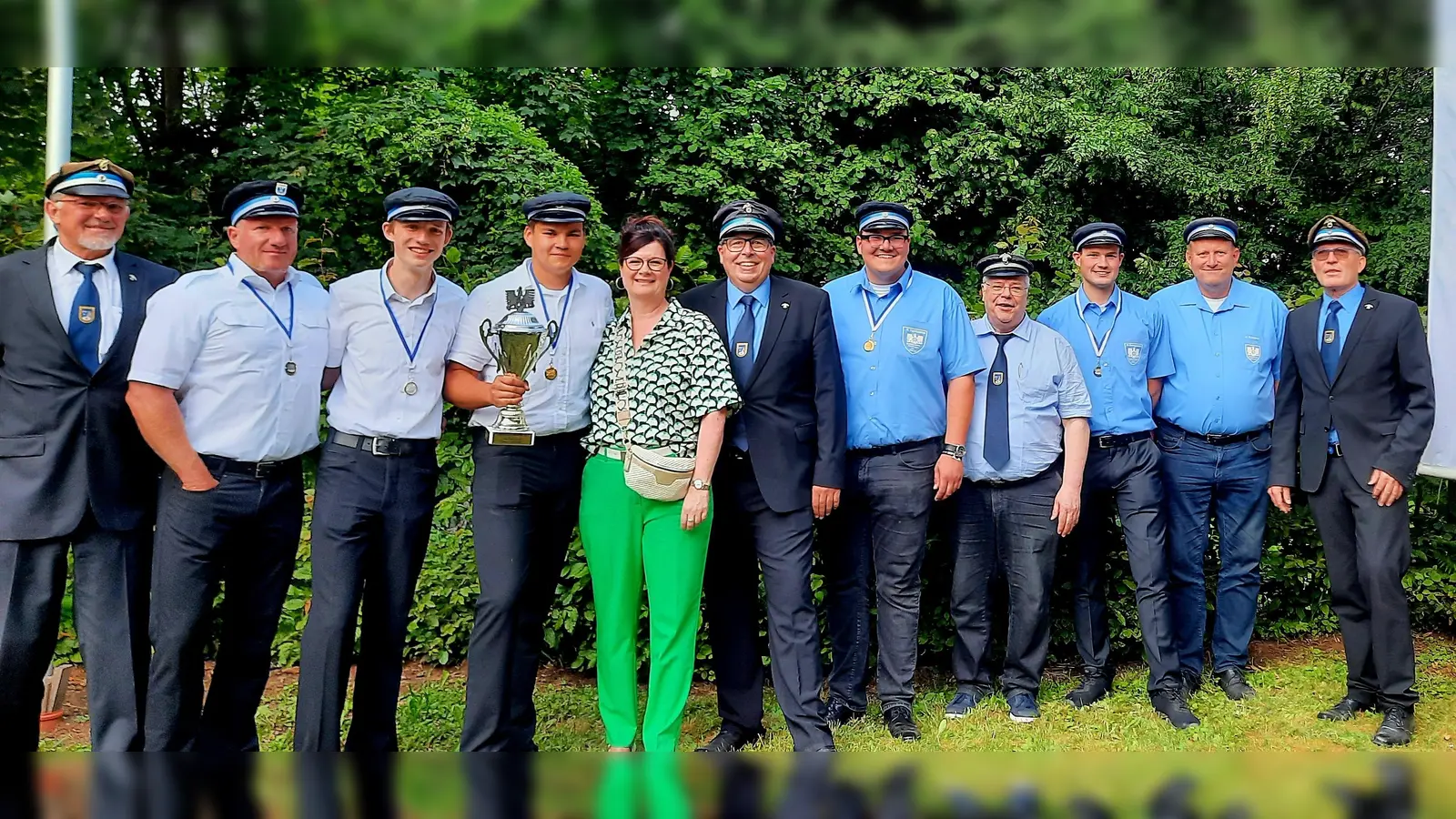 Ehrung nach dem Bataillonsschießen durch die Majestäten Ralf Göllner und Sonja Haase. (Foto: Schützenverein Beverungen)