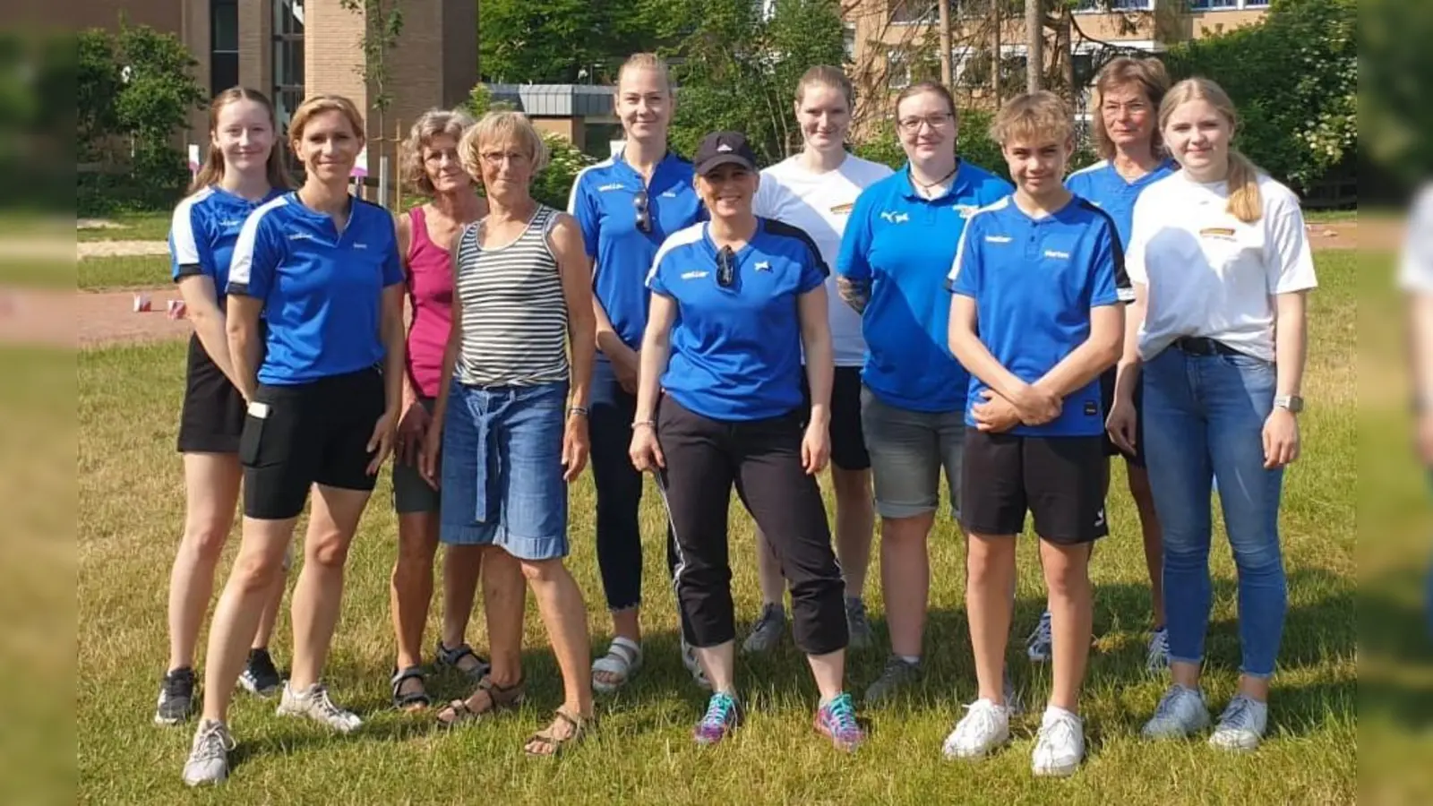 Breitensport-Übungsleiter beim „Rollenden KIBAZ“ (v.l.): Miriam Derksen, Anna Derksen, Ute Range, Ute Kohlhagen, Julia Koop (stv. AL), Karina Christoph, Rike Rauchmann, Abteilungsleiterin Kristina Künemund, Marlon Wall, Claudia Winkelhoch und Lina Schoppenmaier. (Foto: privat)