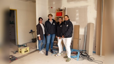V.l.: CPS-Gesamtleitung Nadine Schmitz, Maria Otto (Pflegefachkraft), Uta Brenneker (Pflegefachkraft) und Judith Katharina Weitekemper (Pflegefachkraft) freuen sich auf den Start des St. Marien Seniorentreffs am Kump. (Foto: KHWE)