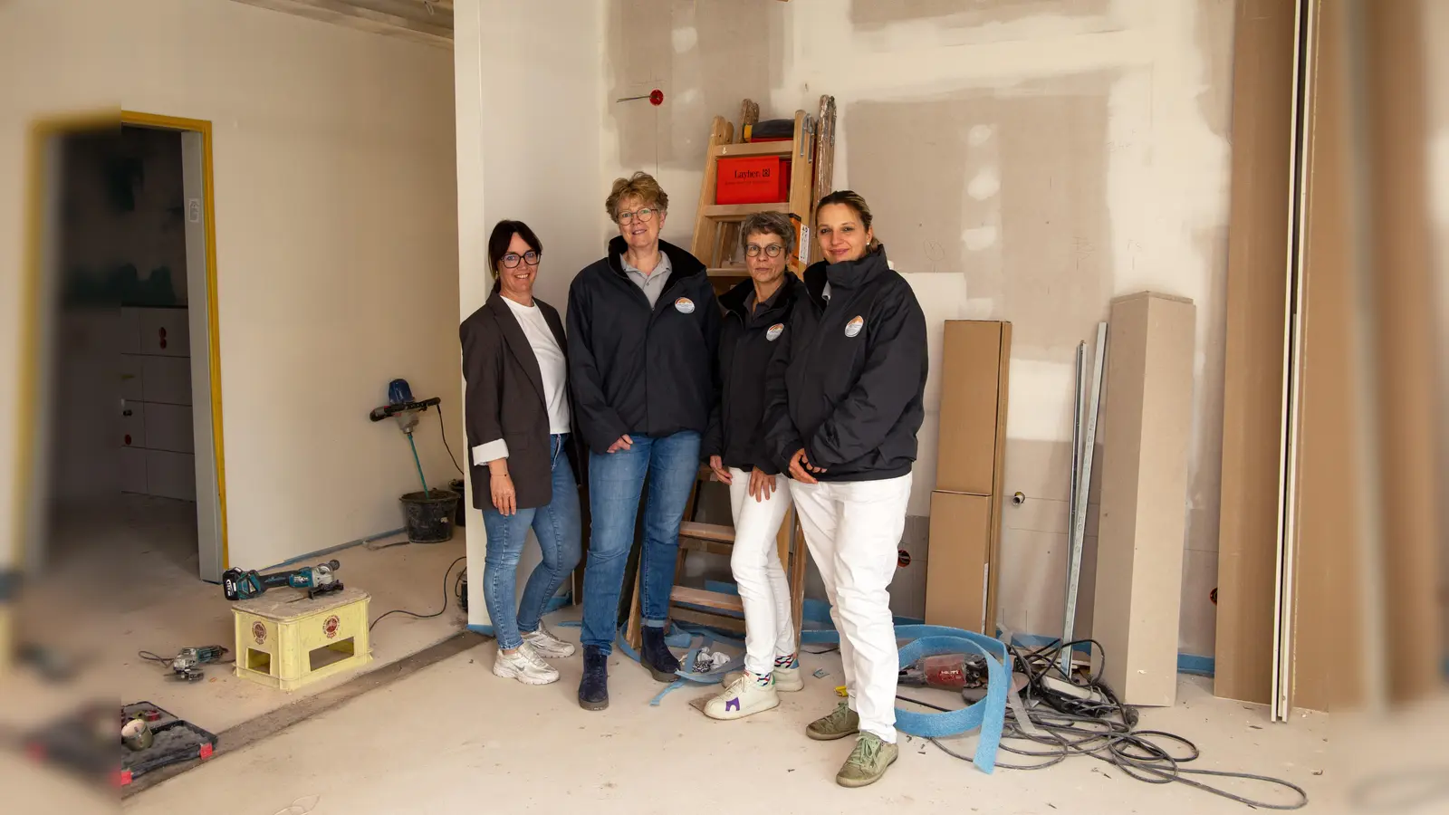 V.l.: CPS-Gesamtleitung Nadine Schmitz, Maria Otto (Pflegefachkraft), Uta Brenneker (Pflegefachkraft) und Judith Katharina Weitekemper (Pflegefachkraft) freuen sich auf den Start des St. Marien Seniorentreffs am Kump. (Foto: KHWE)