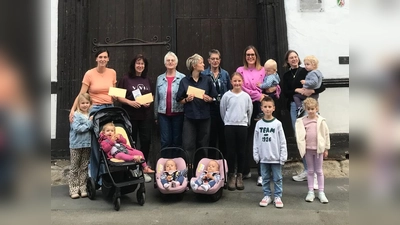 Die Spenden nahmen entgegen (v.l.): Carolin Bellmann, Elke Hillebrand-Köster,Edeltraud Gierling Mayer KFD, Sophie Rosenstein,Martina Peine KFD , Katharina Böhlen, Lisa Hahn. (Foto: privat)