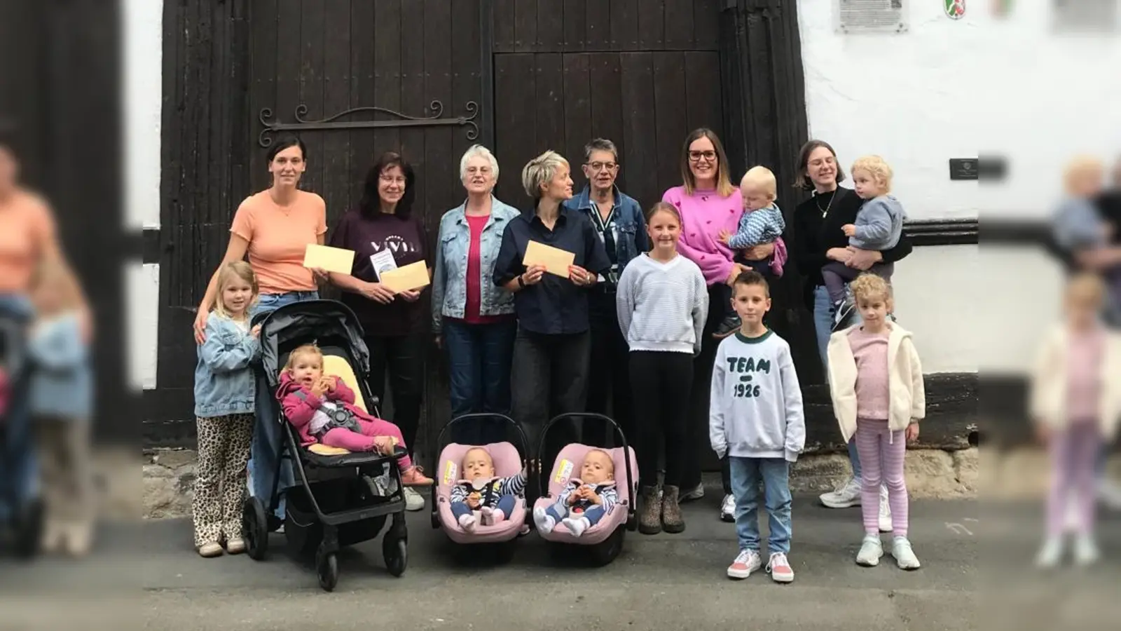 Die Spenden nahmen entgegen (v.l.): Carolin Bellmann, Elke Hillebrand-Köster,Edeltraud Gierling Mayer KFD, Sophie Rosenstein,Martina Peine KFD , Katharina Böhlen, Lisa Hahn. (Foto: privat)