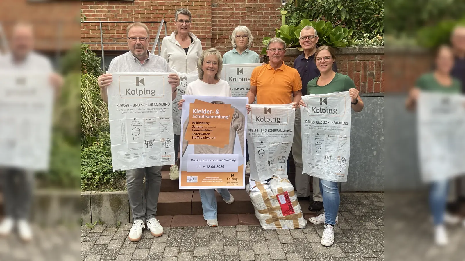Für die Kolping-Sammlung werben die Organisatoren (v.l.) Ulrich Linn, Gudrun Kuhaupt (beide Warburg), die Bezirksvorsitzende Angelika Flore, Karin Riepe, Werner Dürdoth (alle Borgentreich), August Wilhelms (Natzungen) und Carolin Pape (Muddenhagen).  (Foto: August Wilhelms)