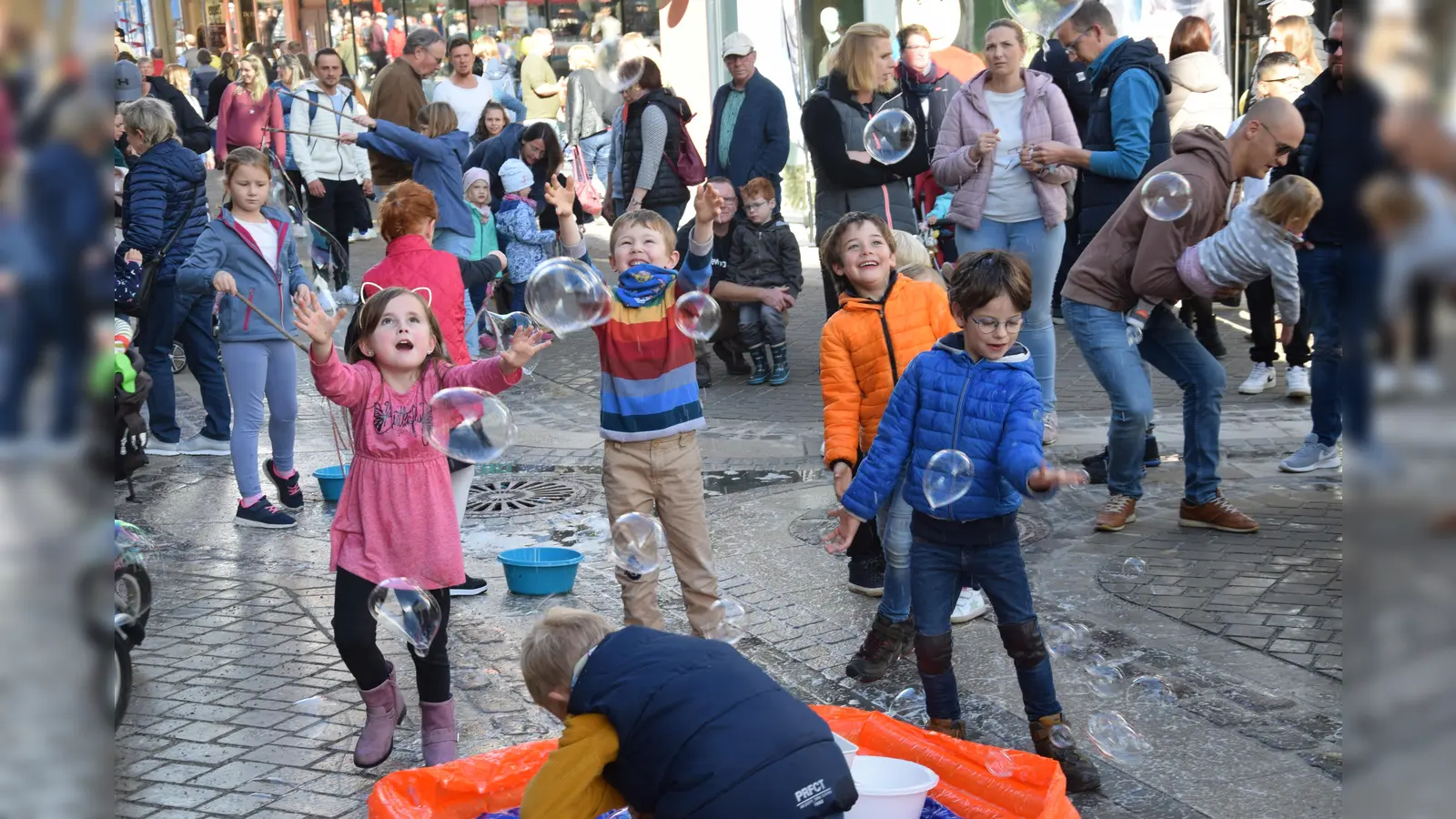 Kein Event aus der Schatzkiste der Weserstadt versteht es so sehr, den kleinen Besuchern ein Lachen zu entlocken, wie der Höxteraner Märchensonntag. (Foto: Marc Otto)