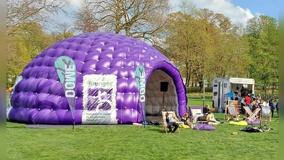 Die Mobile Jugendkirche „Dome” lädt ein (Foto: Ev. Kirchenkreis Jugendreferat)