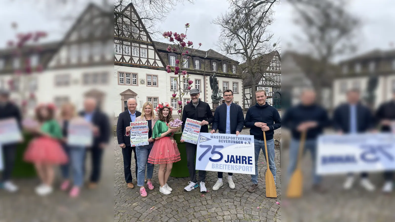  Bürgermeister Hubertus Grimm, Nicole Bartolles, Beverunger Blütenfee Lena Sternheimer (Geschäftsstelle Beverungen Marketing) Sebastian Kübler, Stefan Przyjemski (Vorstand Beverungen Marketing) und Alexander Wilke (Wassersportverein) präsentieren das Programm des diesjährigen Blütenfestes.<br><br> Beverunger Blütenfee,  (Foto: Beverungen Markteing )