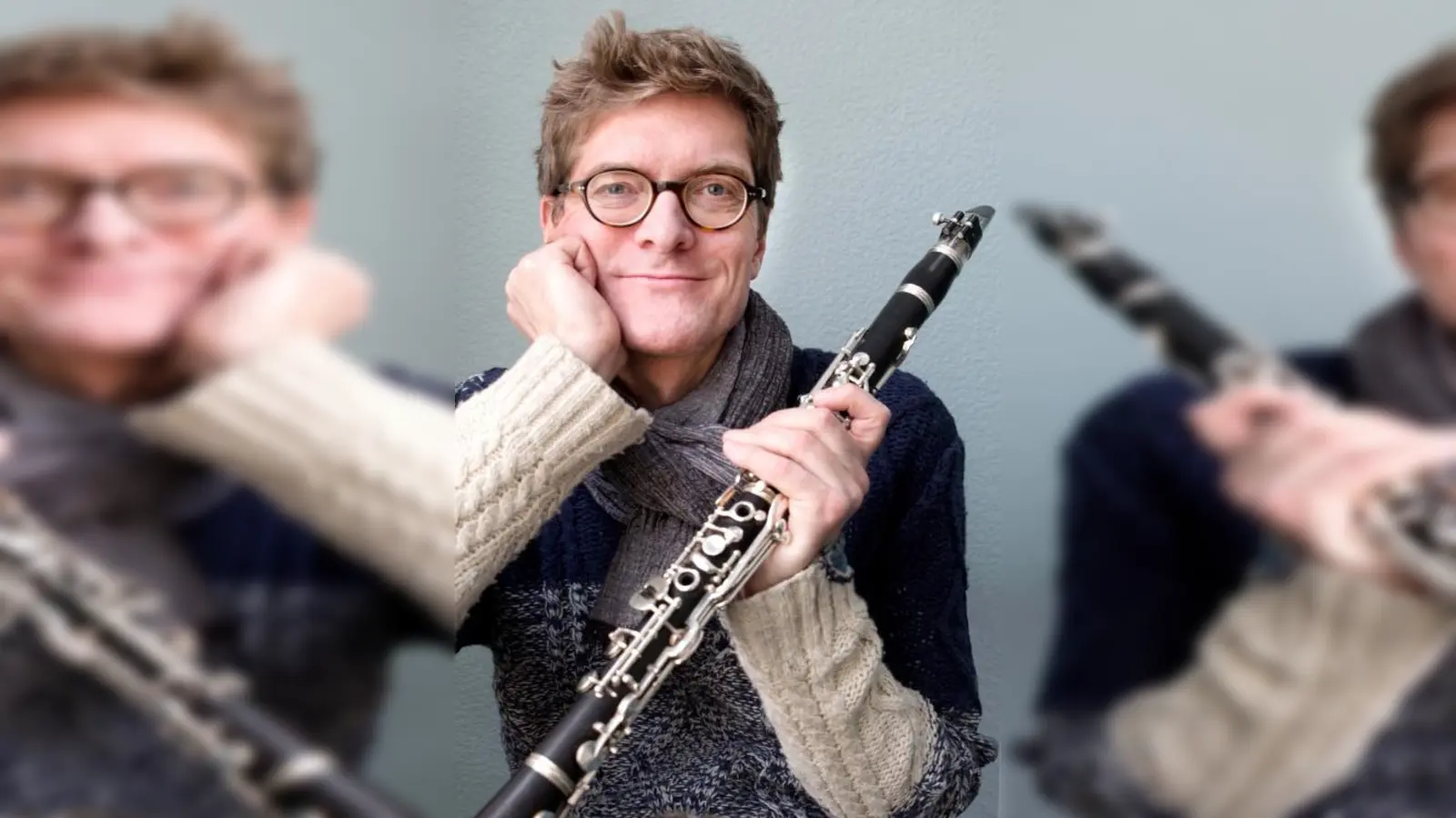 Der Klarinetten- und Saxofonlehrer der Musikschule Höxter, Florian Stubenvoll musiziert bei der Auftaktveranstaltung der Reihe „Musikalische Momente am Mittag“ gemeinsam mit seinen Schülerinnen und Schülern. (Foto: Stadt Höxter)