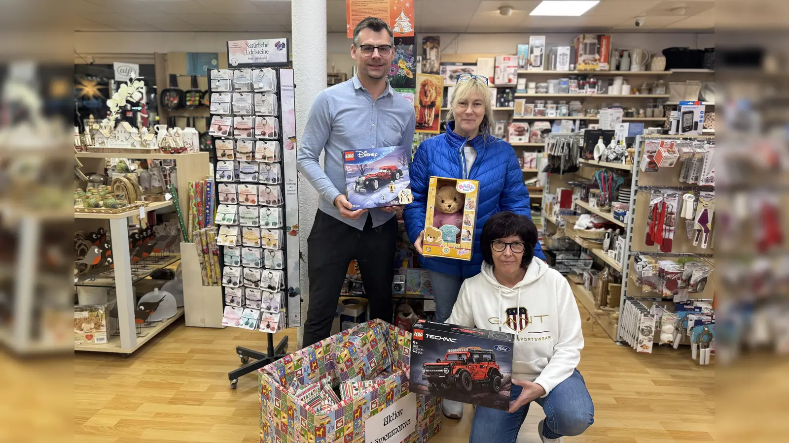 Auch im City Kauf in Beverungen ist die „Löwenmama” aktiv (v.l.): Stefan Przyjemski, Susanne Saage und Martina Kuhlmann. (Foto: privat)