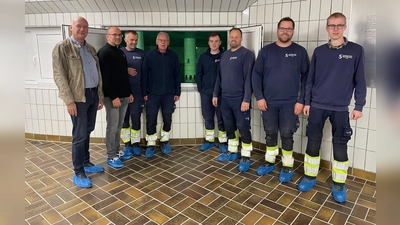 Vertreter des Kreises Höxter mit Team der Trinkwasserabteilung der Stadtwerke Warburg GmbH. (Foto: privat)